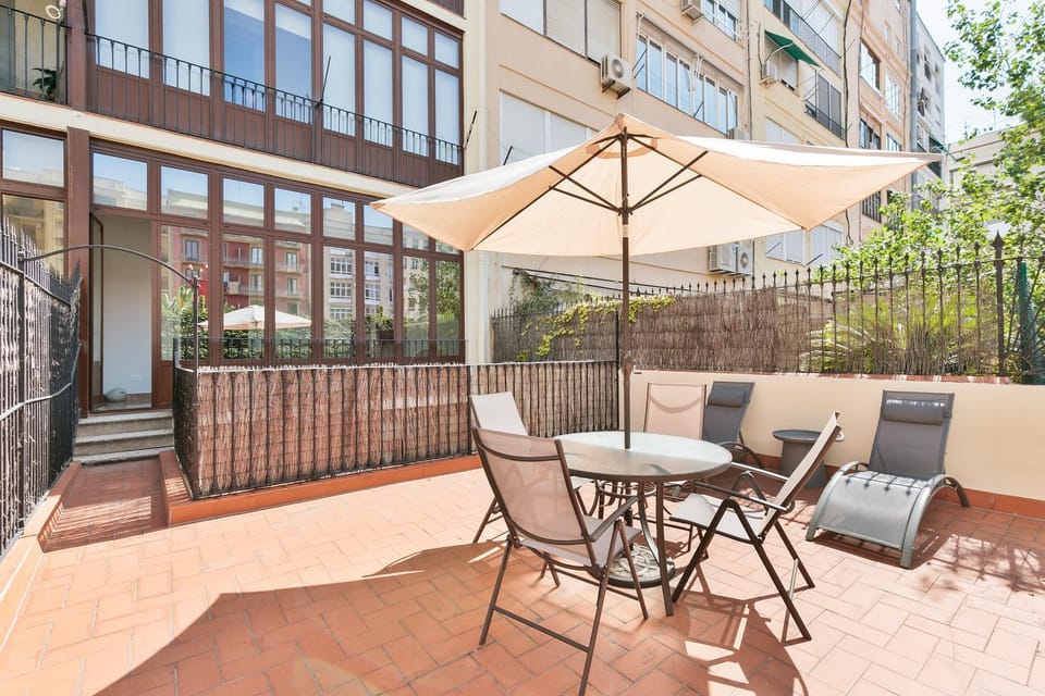 Patio, Dining area, sunbed