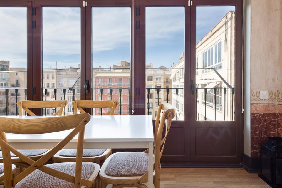 View (from property/room), Balcony/Terrace, Dining area, Quiet street view