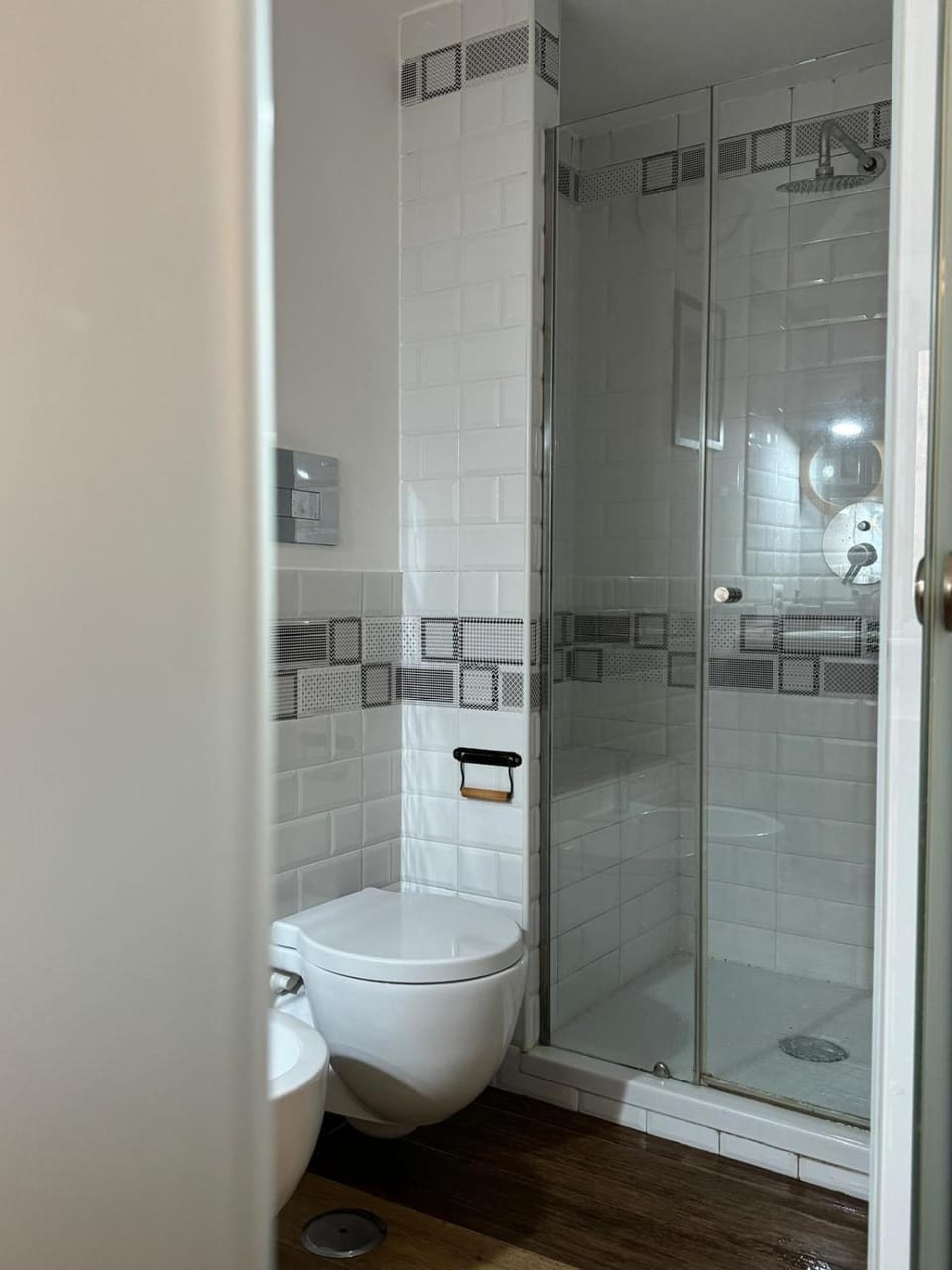 Shower, Toilet