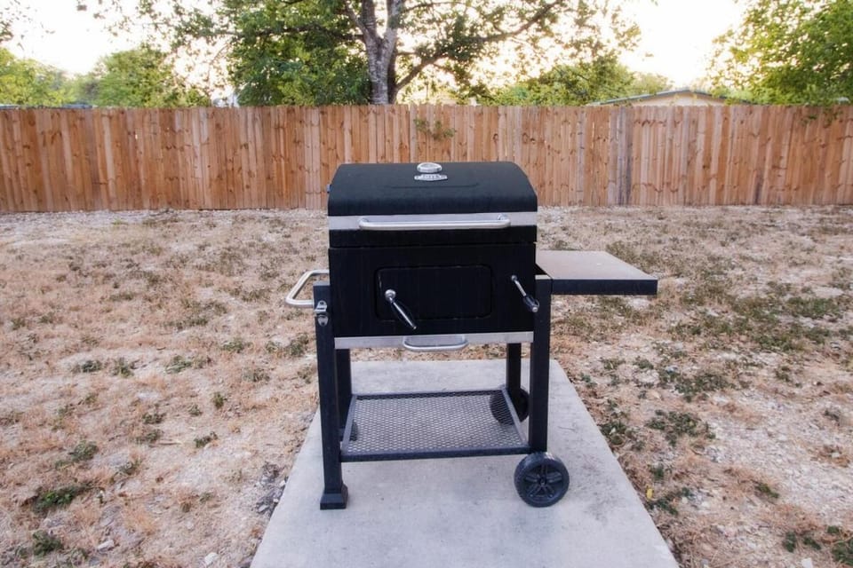 Beautiful Family Home Mins to Lackland House in San Antonio