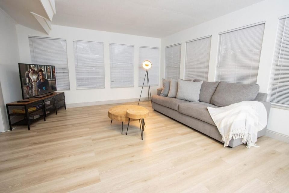 Beautiful Family Home Mins to Lackland House in San Antonio