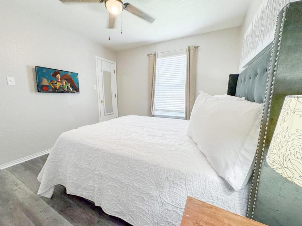 Spacious 4br 2half 5bh Family Fun Huge Yard House in San Antonio