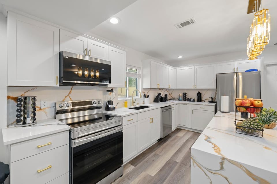 Atlanta Spacious 7-Bedroom Family Home sleeps 26 House in East Point