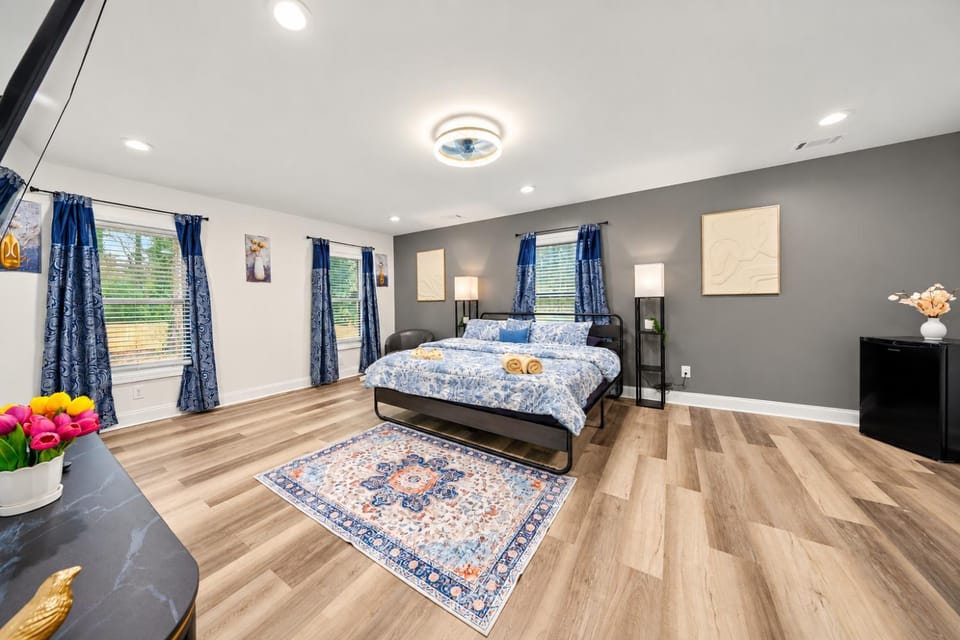 Atlanta Spacious 7-Bedroom Family Home sleeps 26 House in East Point