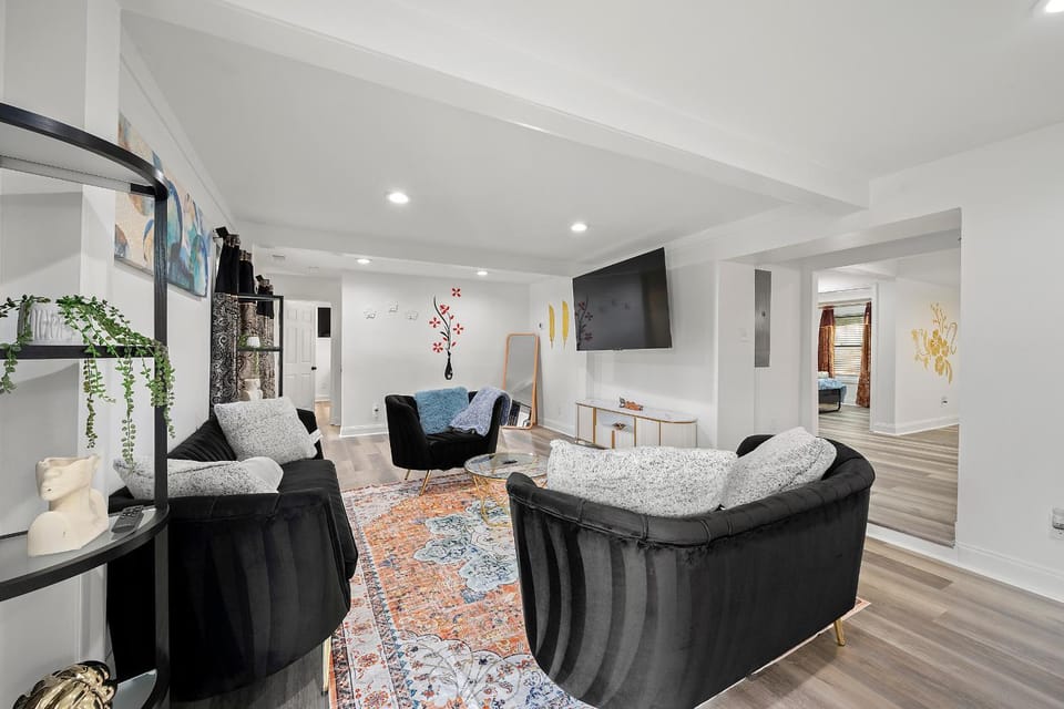 Atlanta Spacious 7-Bedroom Family Home sleeps 26 House in East Point