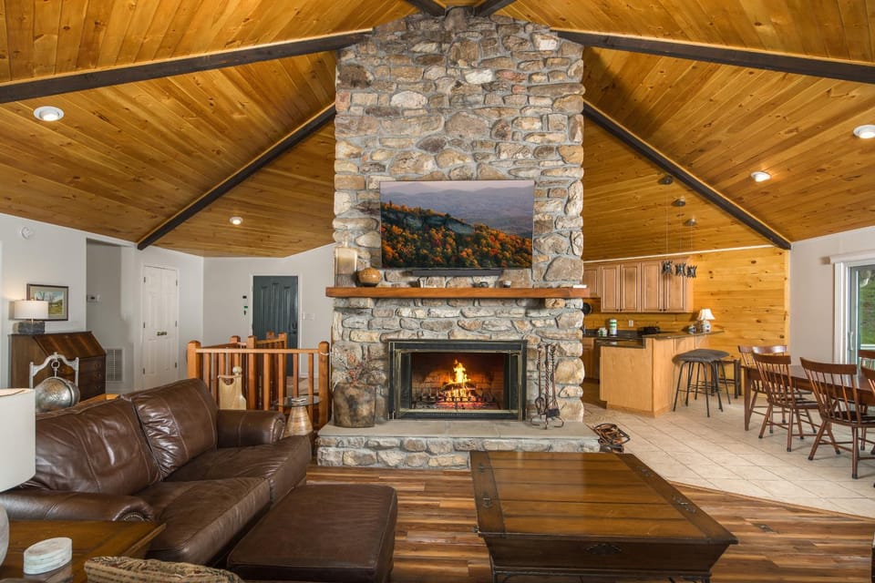 Oates Point Of View House in Valley Creek