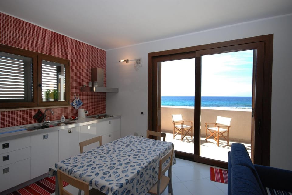 Kitchen or kitchenette, Living room, Dining area