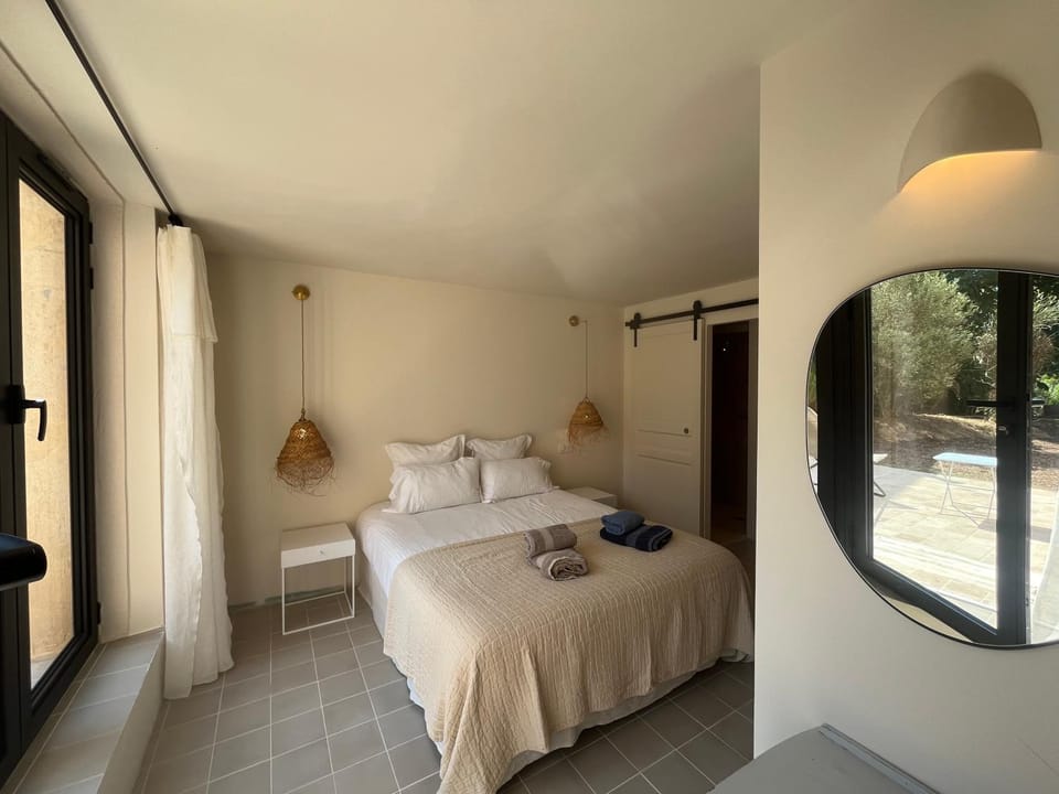 Bed, Photo of the whole room, air conditioner