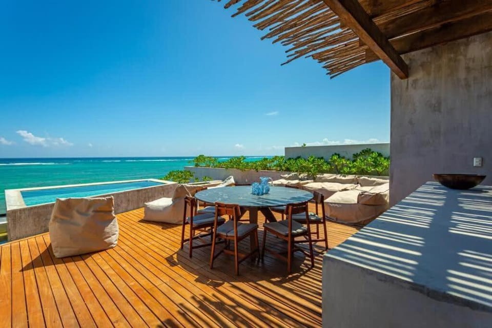 Day, Natural landscape, Balcony/Terrace, Balcony/Terrace, Dining area, Beach, Sea view, Swimming pool