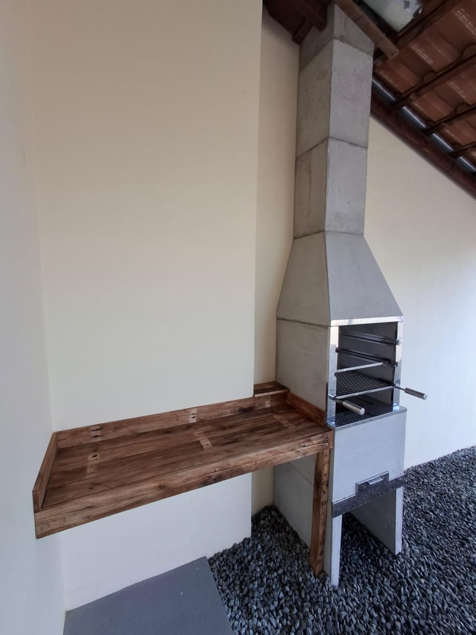 Casa aconchegante com churrasqueira, garagem e apenas 1 quadra e meia do mar, PARA NATAL e ANO NOVO, MÍNIMO 5 DIAS PARA ALUGAR House in State of Santa Catarina