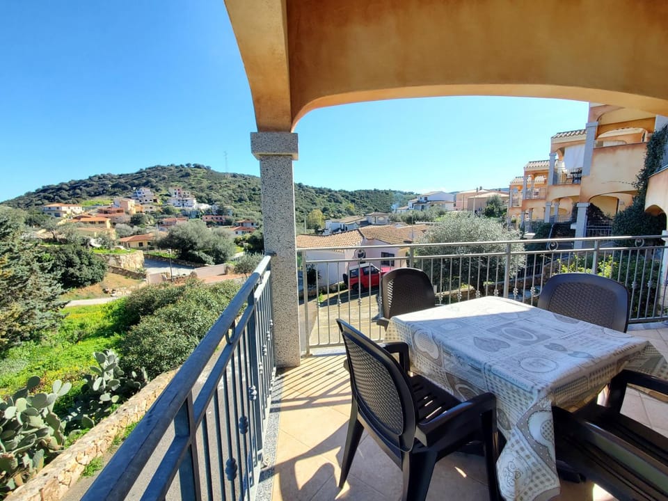 Property building, Patio, Day, Natural landscape, View (from property/room), Balcony/Terrace, Dining area, Mountain view