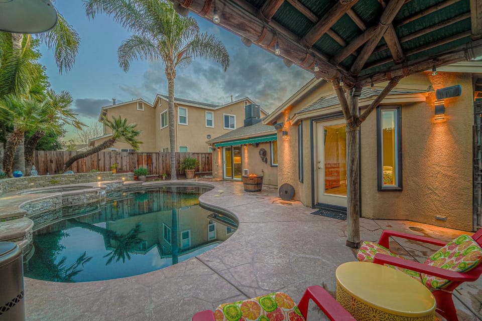 Swimming pool