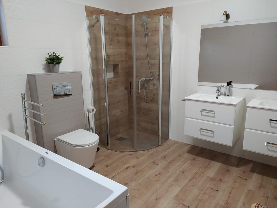 Shower, Toilet, Bathroom, Bath