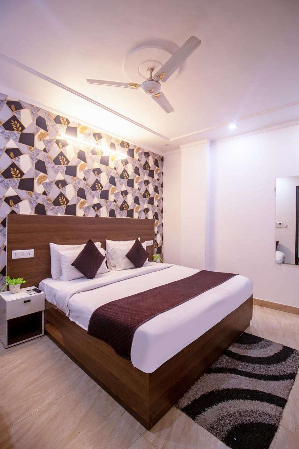 Photo of the whole room, Bedroom