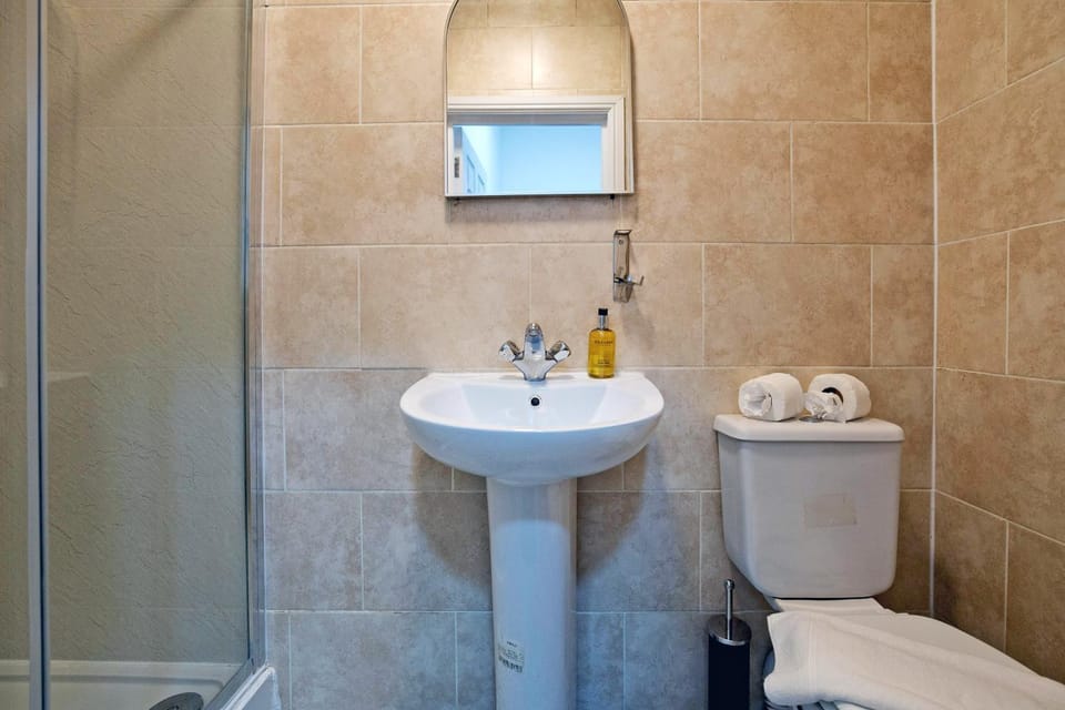 Toilet, Bathroom, towels