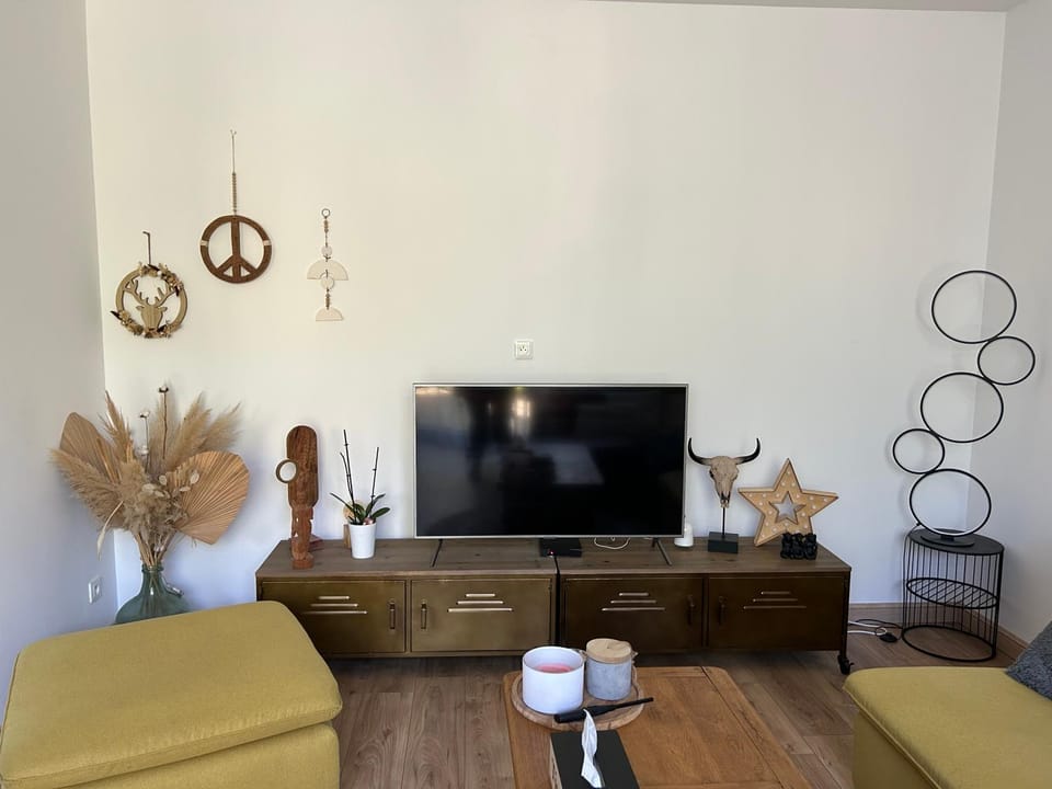 TV and multimedia, Seating area