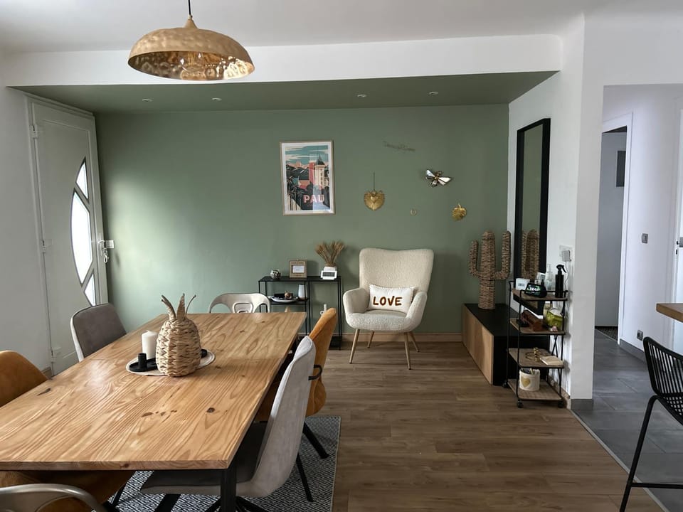 Living room, Dining area