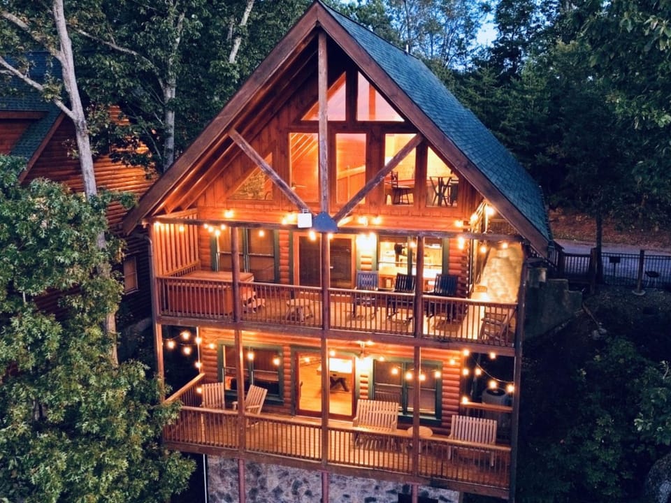 Property building, Natural landscape, Bird's eye view, Garden, Balcony/Terrace, Seating area