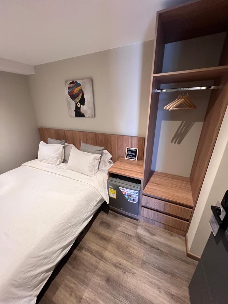 Bed, Photo of the whole room, wardrobe