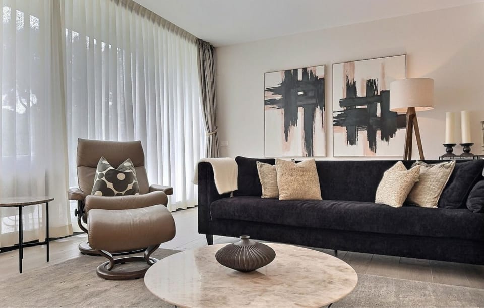 Living room, Seating area