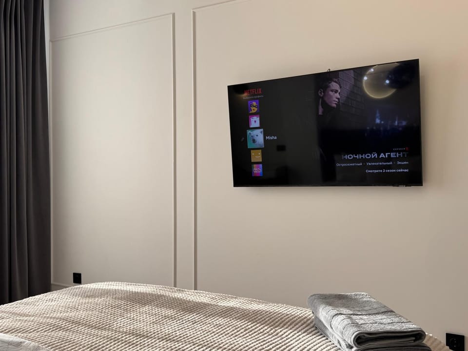 Communal lounge/ TV room, Bed, TV and multimedia, Photo of the whole room, Bedroom