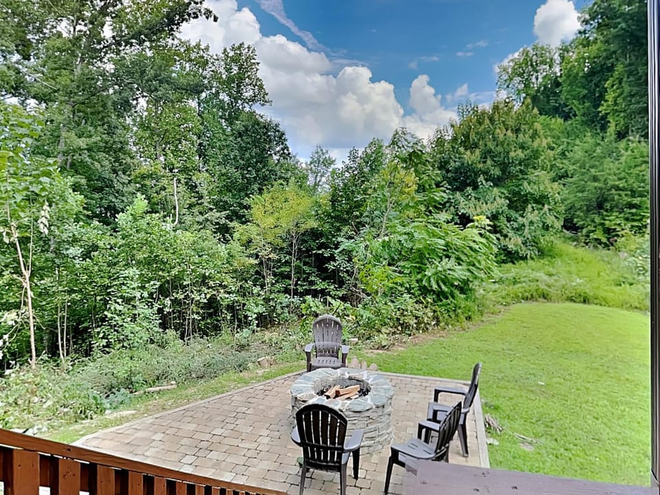 Rainbow Falls Retreat House in Pigeon Forge