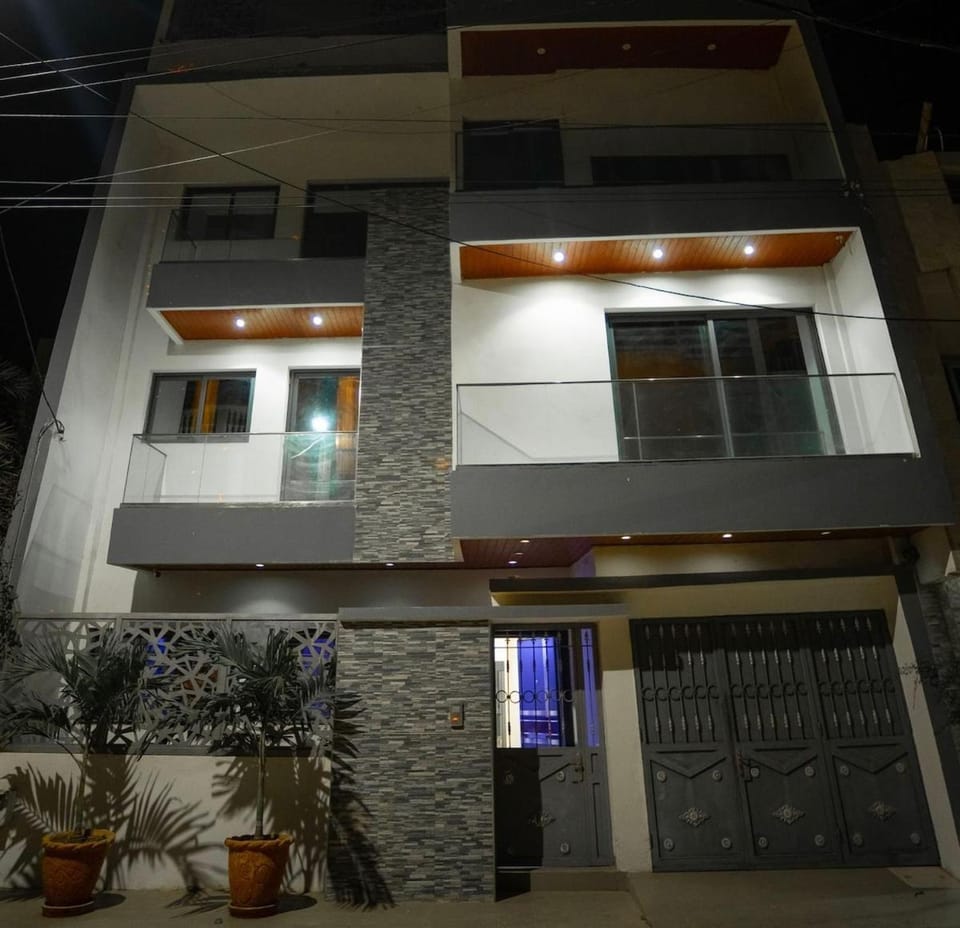 Villa avec sa piscine suspendue sur la terrasse Villa in Dakar