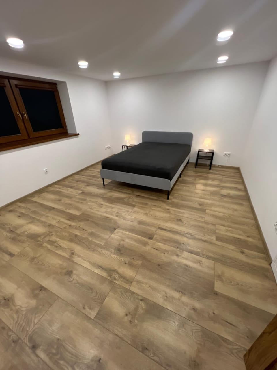 Bed, Seating area, Bedroom
