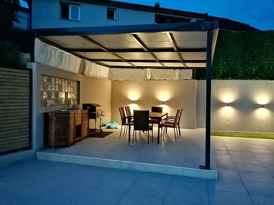 BBQ facilities, Seating area