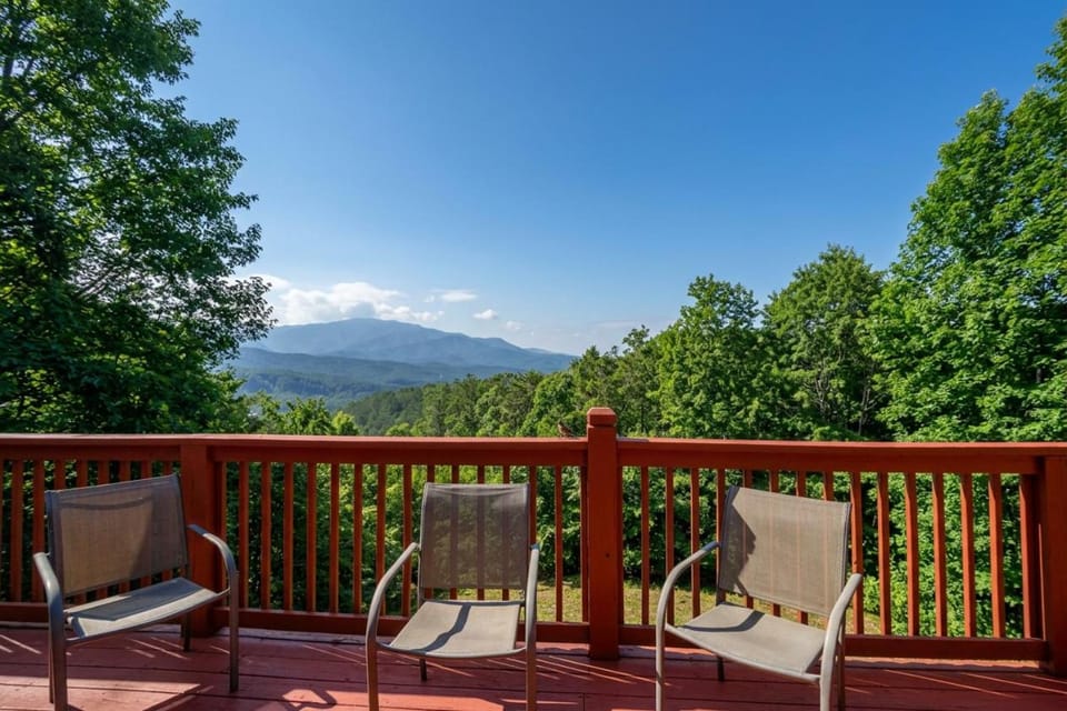 Natural landscape, Balcony/Terrace, Seating area, Mountain view