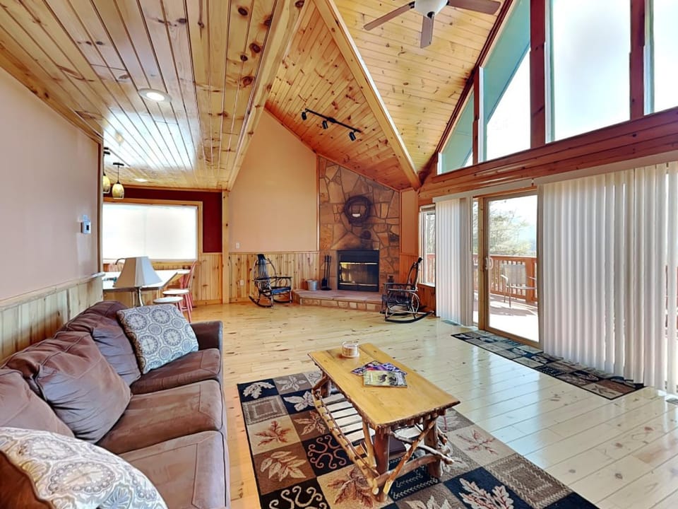 Balcony/Terrace, Living room, Seating area, fireplace, furniture