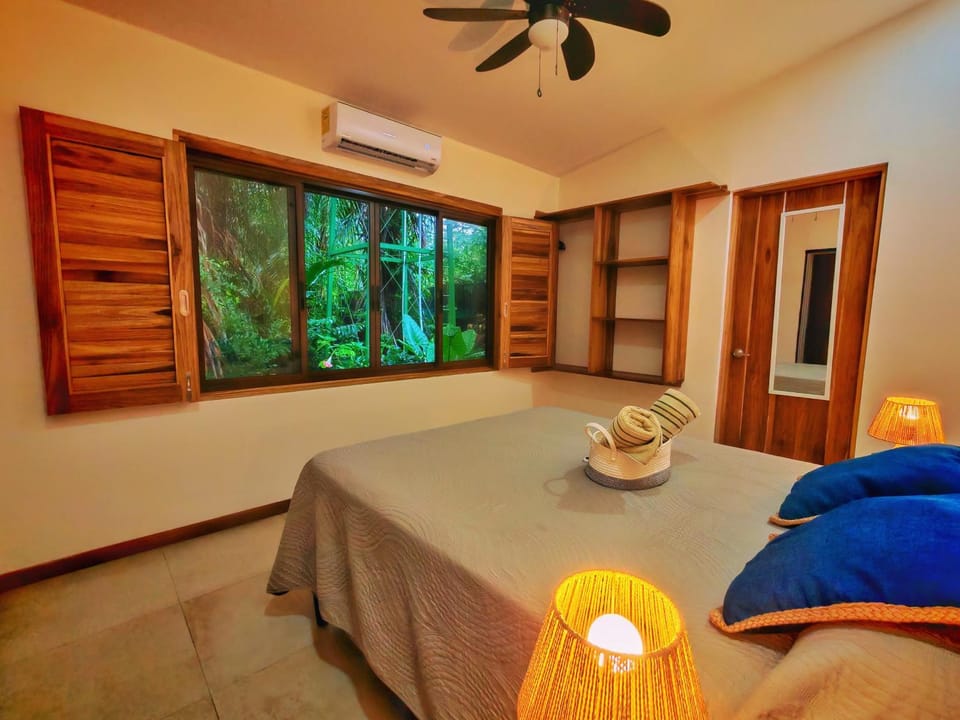 Casa Jobo con AC Oasis en Puerto Viejo House in Panama
