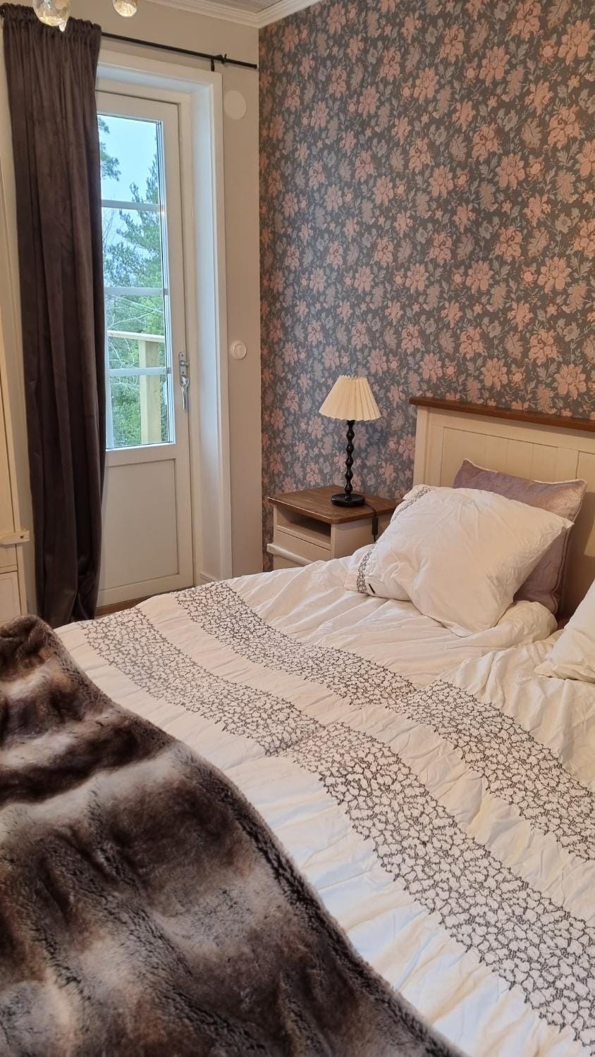 Mysig stuga med sjöutsikt House in Stockholm County