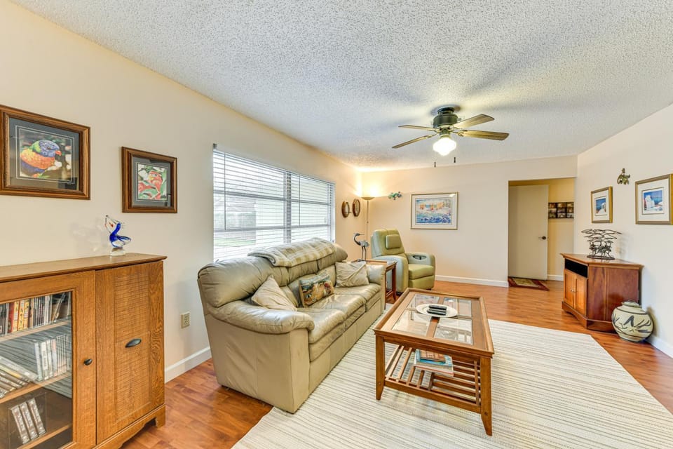Palm Aire Home - 5 Mi to SRQ Airport! House in Florida