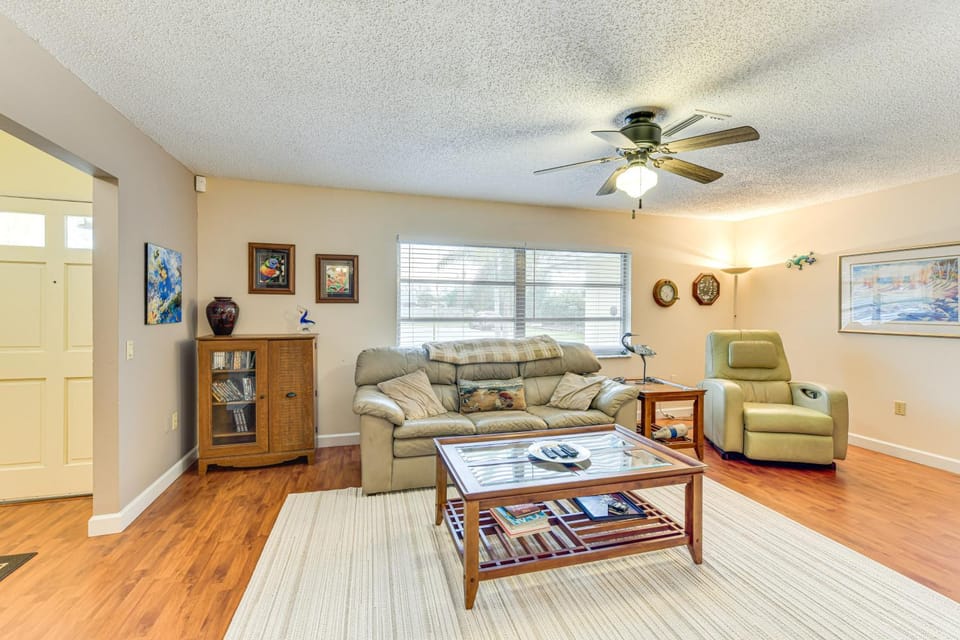 Palm Aire Home - 5 Mi to SRQ Airport! House in Florida
