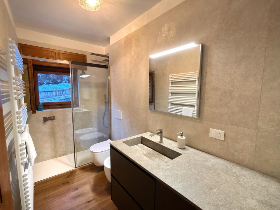 Large Central Flat, 5min to Sky Slopes, Garage Apartment in Cortina d Ampezzo