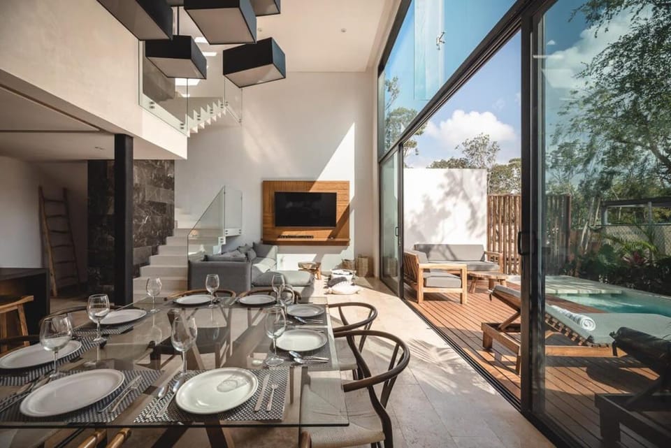 Patio, Day, TV and multimedia, Living room, Dining area, Pool view, Swimming pool, sunbed