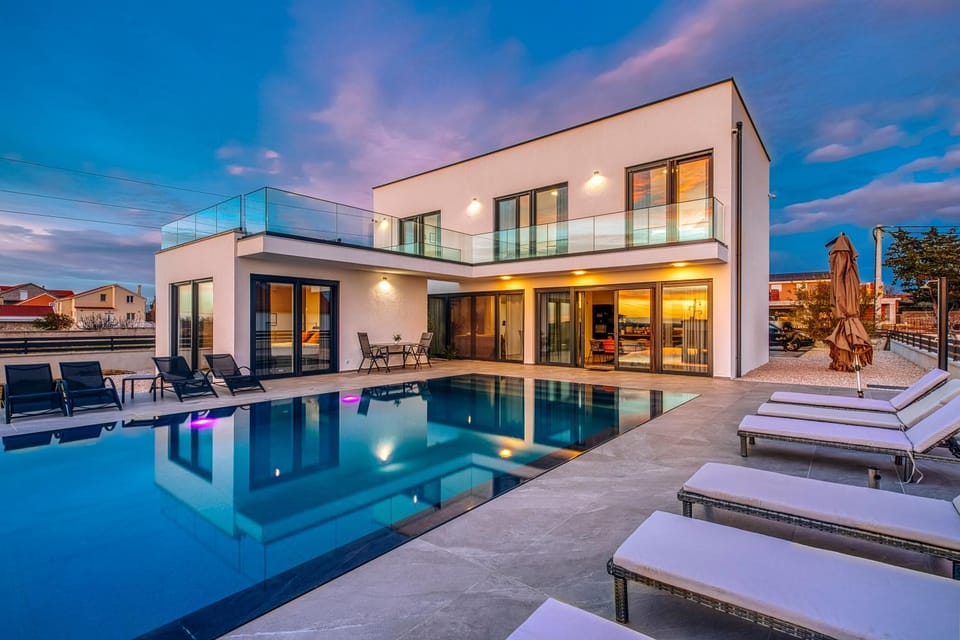 Property building, Swimming pool