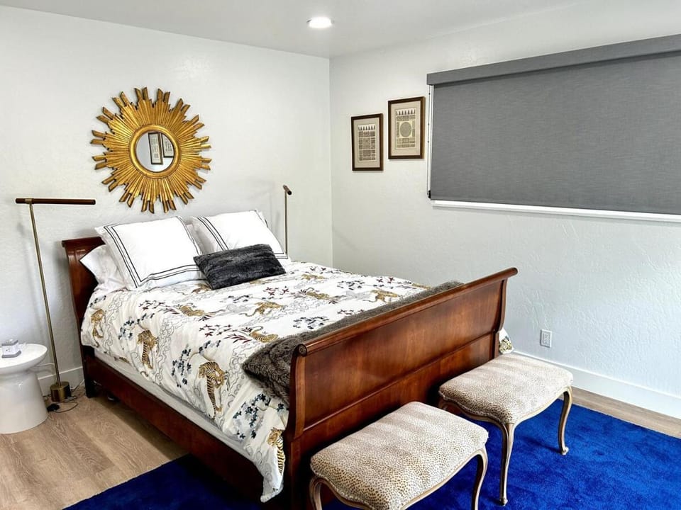 Bed, Photo of the whole room, Bedroom