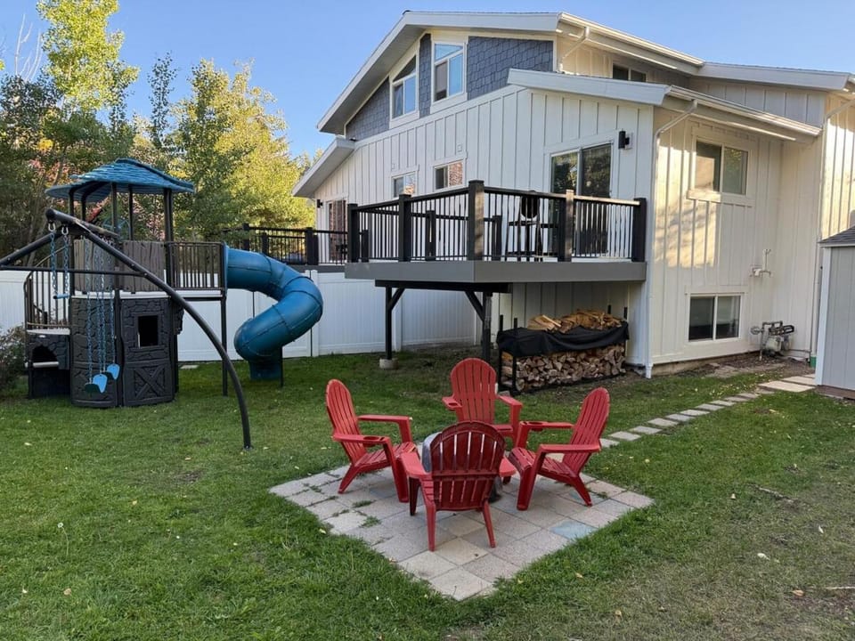 Property building, Patio, Day, Children play ground, Garden, Evening entertainment, Garden view