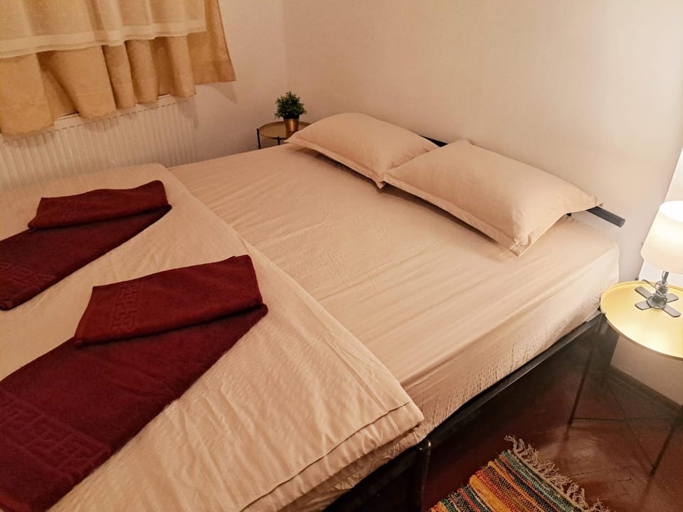 Studio Piata Amzei Bed and Breakfast in Bucharest