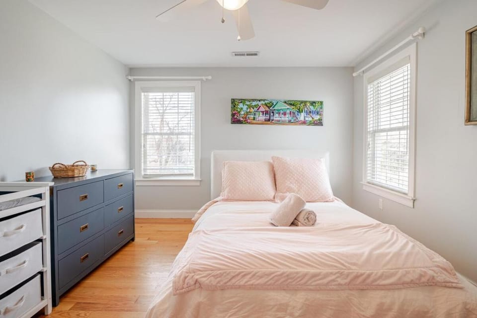 Seaside Solstice HOT TUB, SAUNA 4 Bedroom House in Scituate