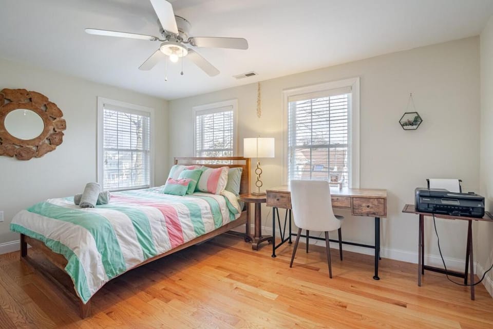 Seaside Solstice HOT TUB, SAUNA 4 Bedroom House in Scituate
