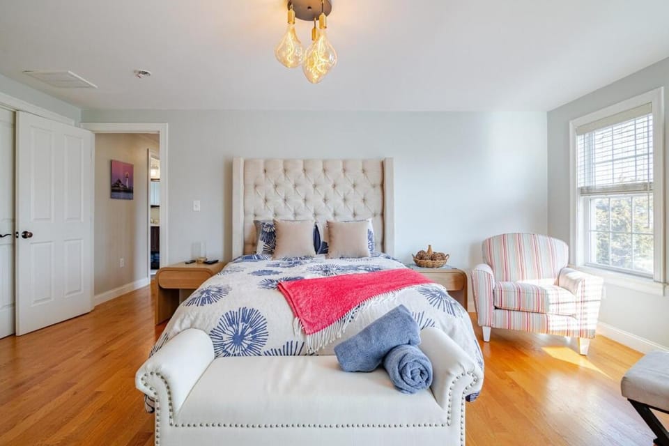 Seaside Solstice HOT TUB, SAUNA 4 Bedroom House in Scituate