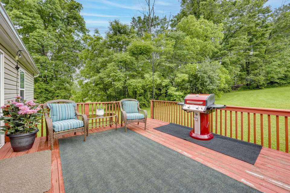 Half-Mi to Lakemont Park Family-Friendly Home! House in Altoona