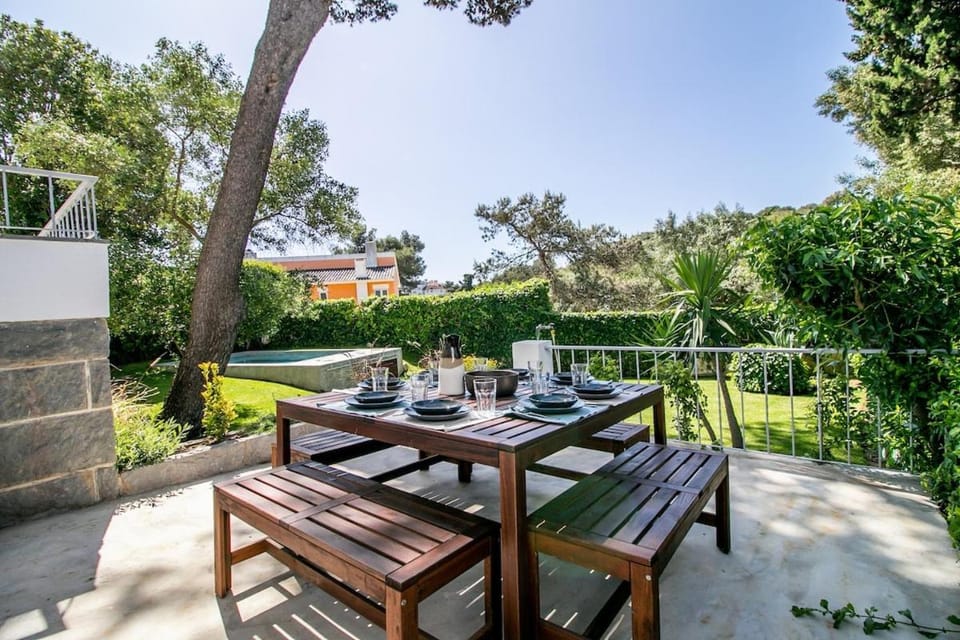 Property building, Patio, Spring, Day, Garden, View (from property/room), Balcony/Terrace, Dining area, Garden view