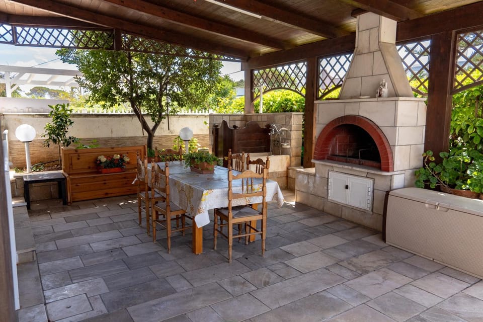 Patio, Day, BBQ facilities, Dining area