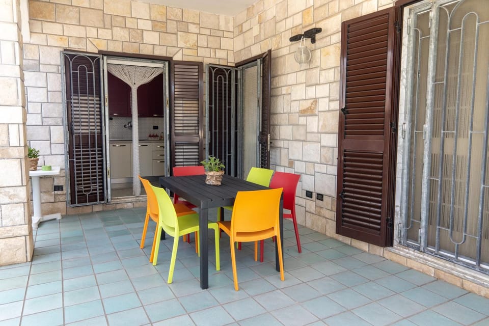 Patio, Day, Living room, Seating area, Dining area