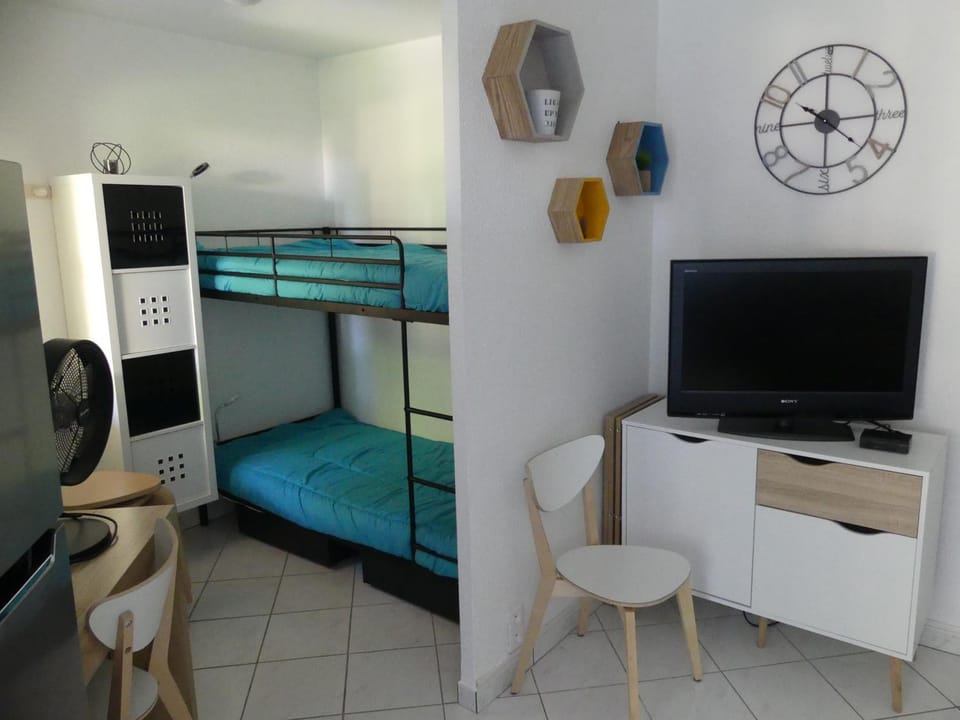 Communal lounge/ TV room, TV and multimedia, Bedroom