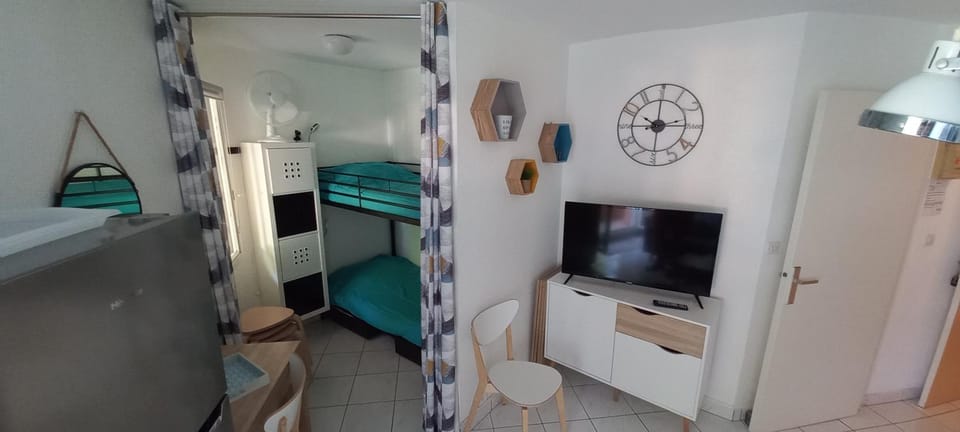 Communal lounge/ TV room, Photo of the whole room